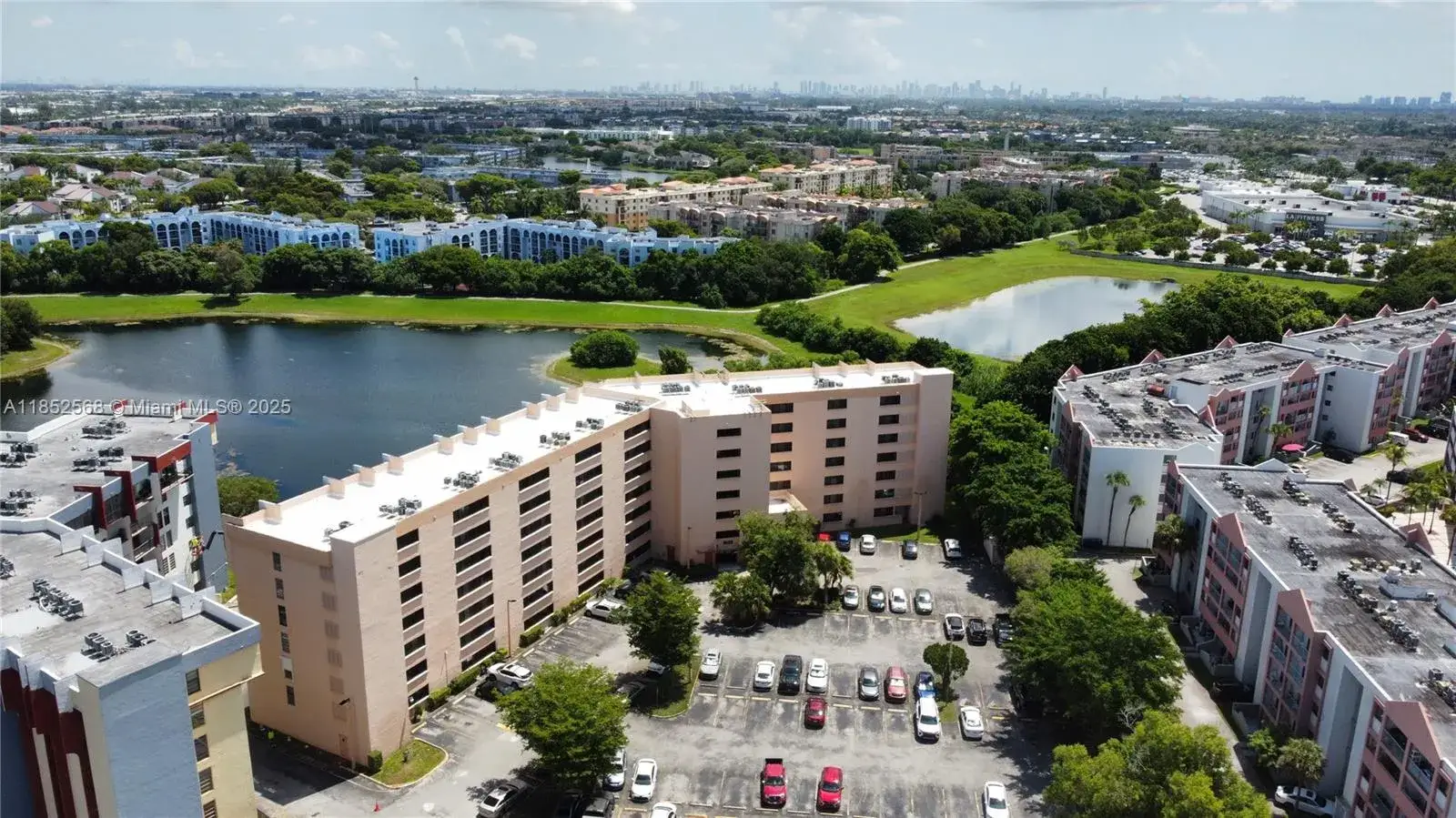 1 bedroom 1 bath Residential for sale at 9688 Fontainebleau Blvd # 504, Miami FL 33172