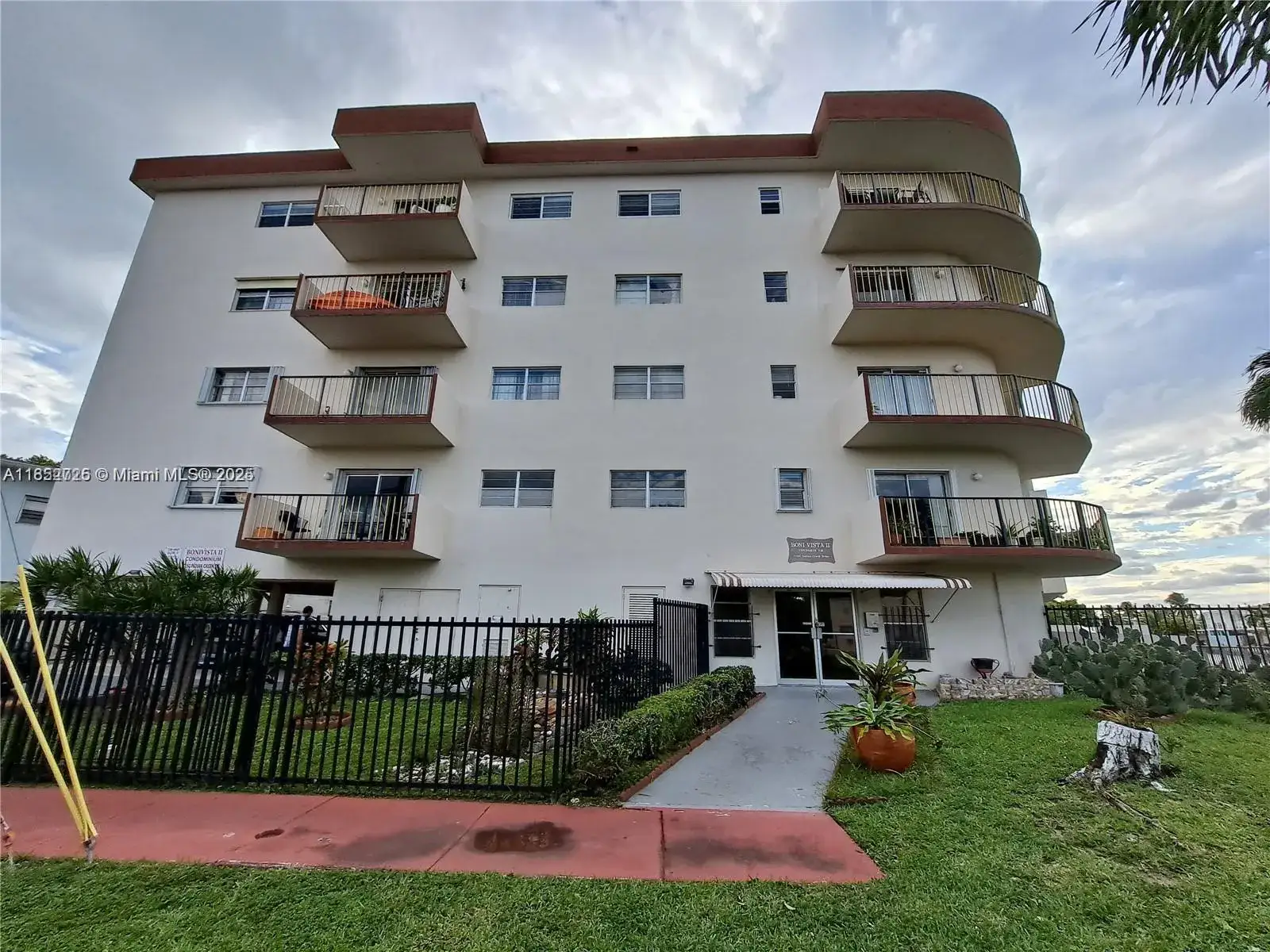 2 bedroom 2 bath Residential Lease for rent at 7150 Indian Creek Dr # 506, Miami Beach FL 33141