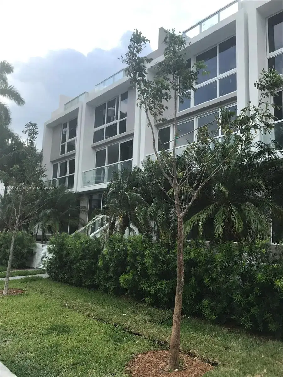 4 bedroom 4 bath Residential Lease for rent at 1000 99th St # 11, Bay Harbor Islands FL 33154