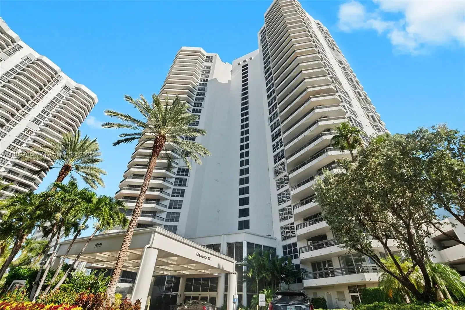 2 bedroom 2 bath Residential for sale at 19101 NE 36th Ct # 1602, Aventura FL 33180