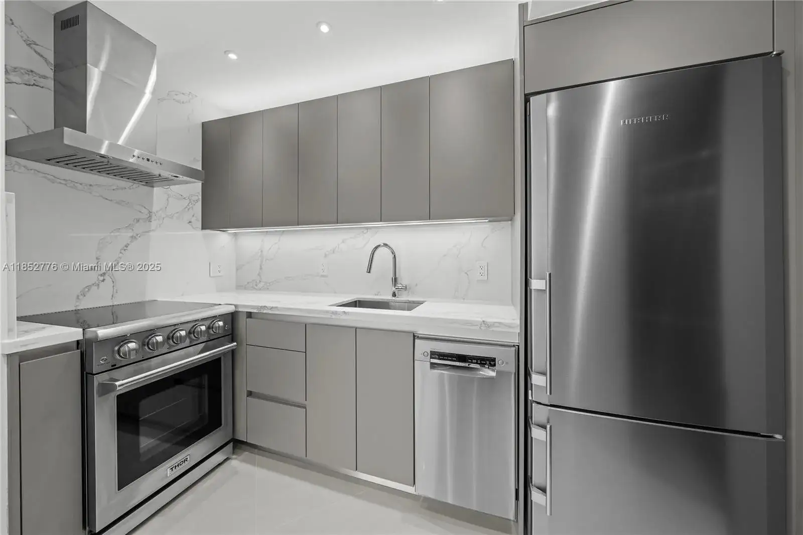 2 bedroom 2 bath Residential Lease for rent at 999 Brickell Bay Dr Unit 904, Miami FL 33131