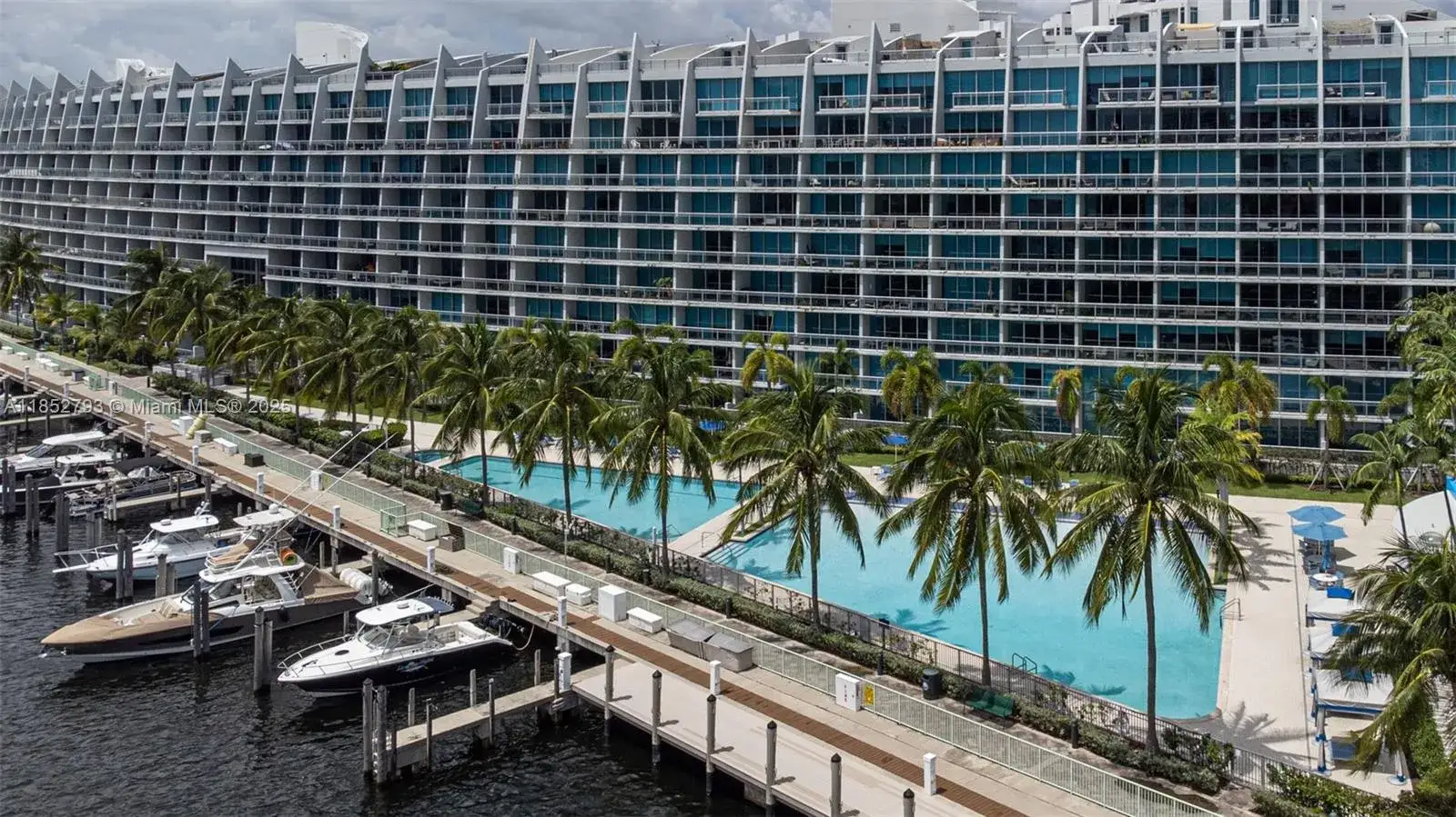 2 bedroom 3 bath Residential for sale at 2950 NE 188th St # 139, Aventura FL 33180
