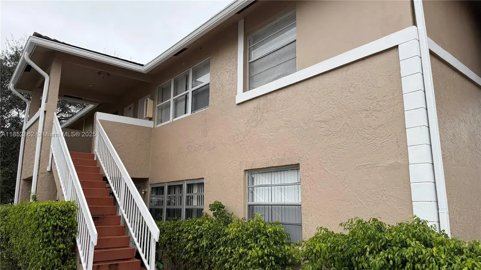 2 bedroom 2 bath Residential for sale at 1006 Twin Lakes Dr, Coral Springs FL 33071