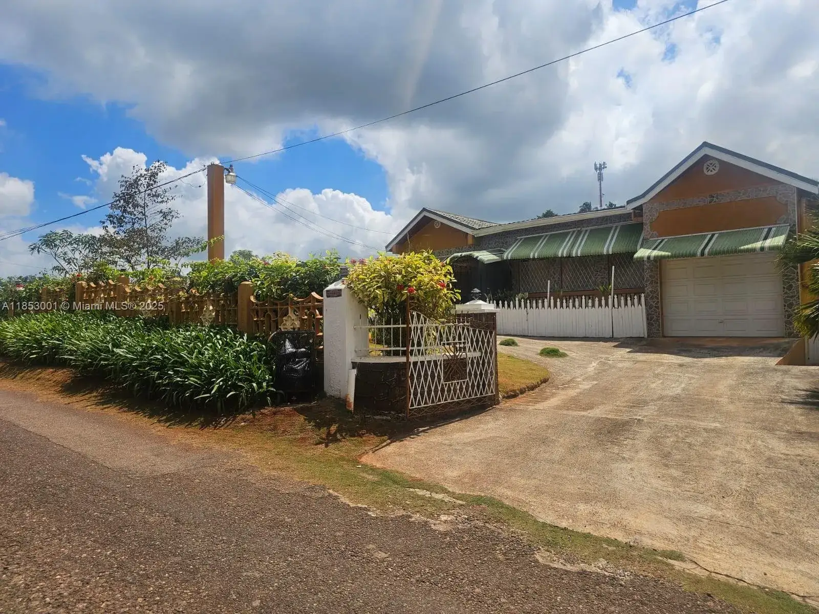 5 bedroom 3 bath Residential for sale at 00 Mandeville, Manchester Hills Jamaica, FL