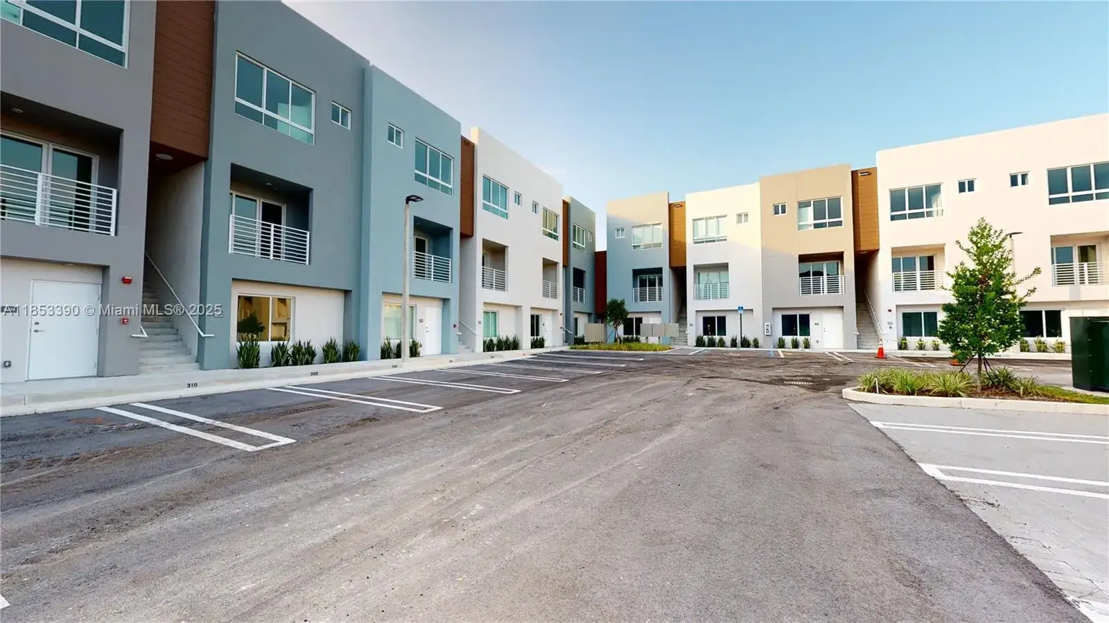 2 bedroom 2 bath Residential for sale at 2555 NE 193rd St # 2224, Miami FL 33180