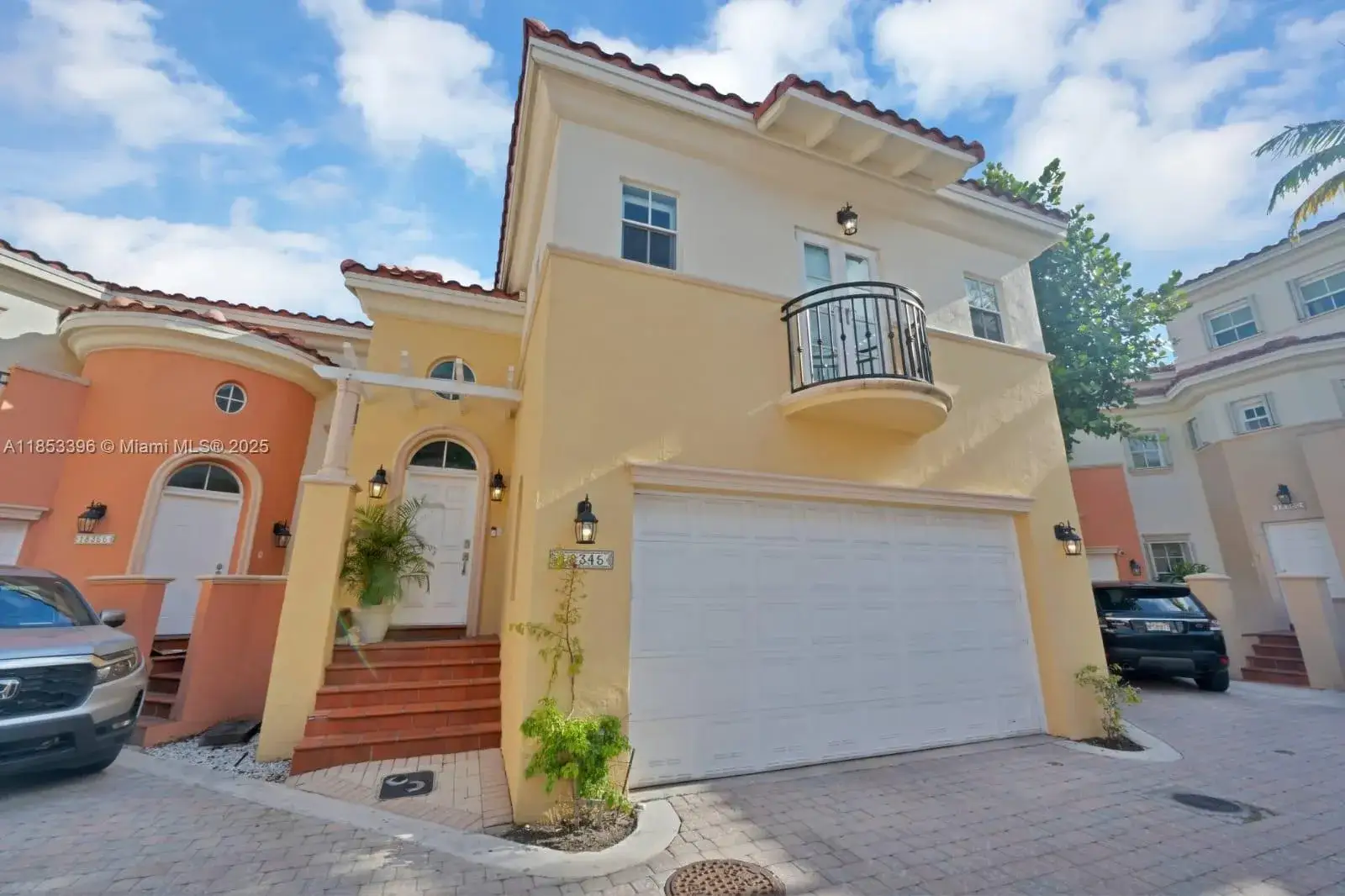 3 bedroom 2 bath Residential for sale at 18345 NE 30th Pl # 18345, Aventura FL 33160