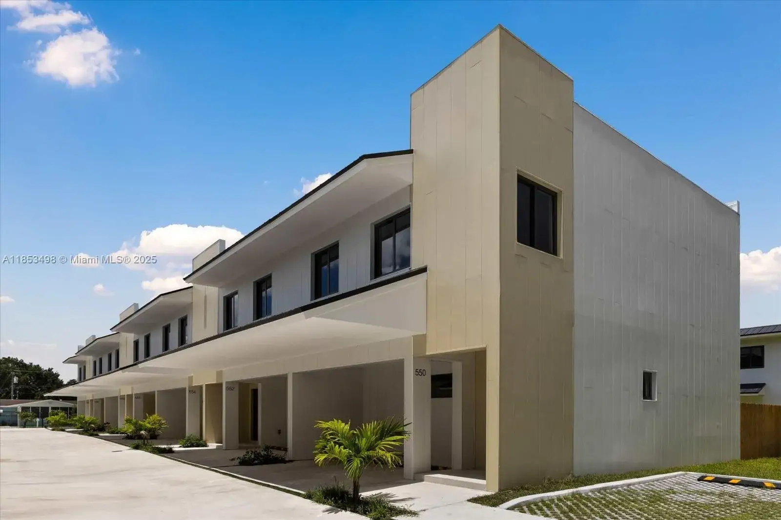3 bedroom 2 bath Residential for sale at 560 NW 7th St # 2, Florida City FL 33034