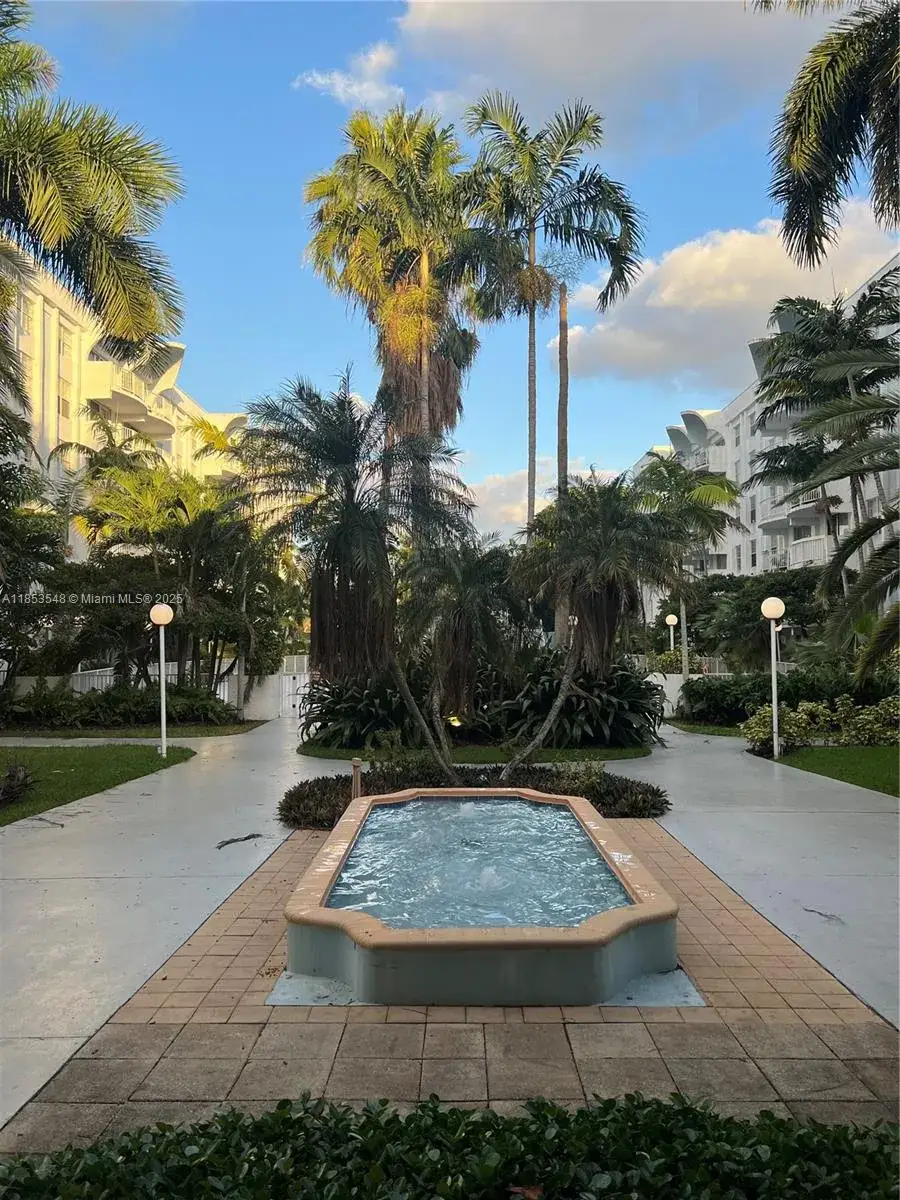 1 bedroom 1 bath Residential for sale at 482 NW 165th St Rd # 603, Miami FL 33169