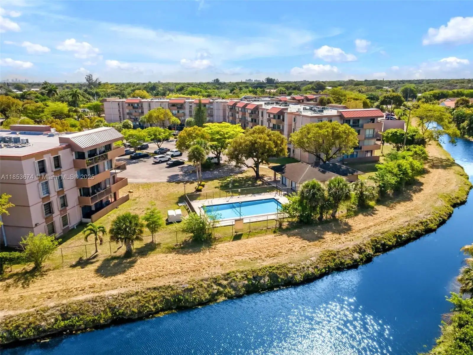 2 bedroom 2 bath Residential for sale at 5900 SW 127th Ave # 3101, Miami FL 33183