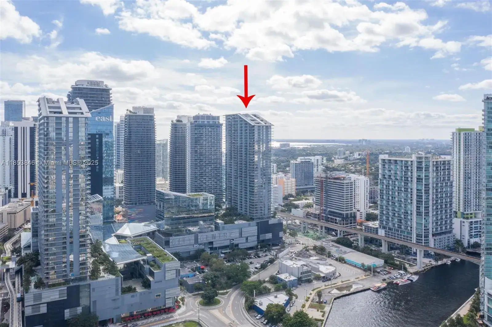 3 bedroom 3 bath Residential Lease for rent at 88 SW 7th St # 2312, Miami FL 33130