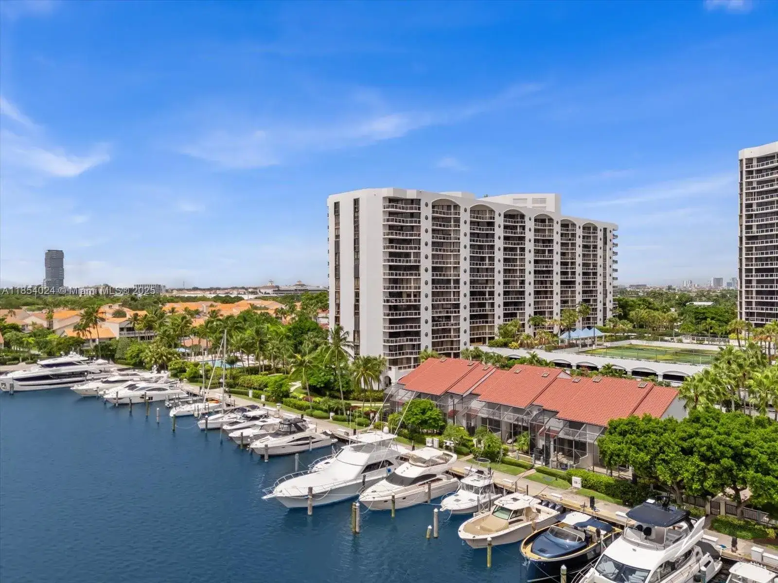 2 bedroom 2 bath Residential for sale at 3610 Yacht Club Dr # 805, Aventura FL 33180