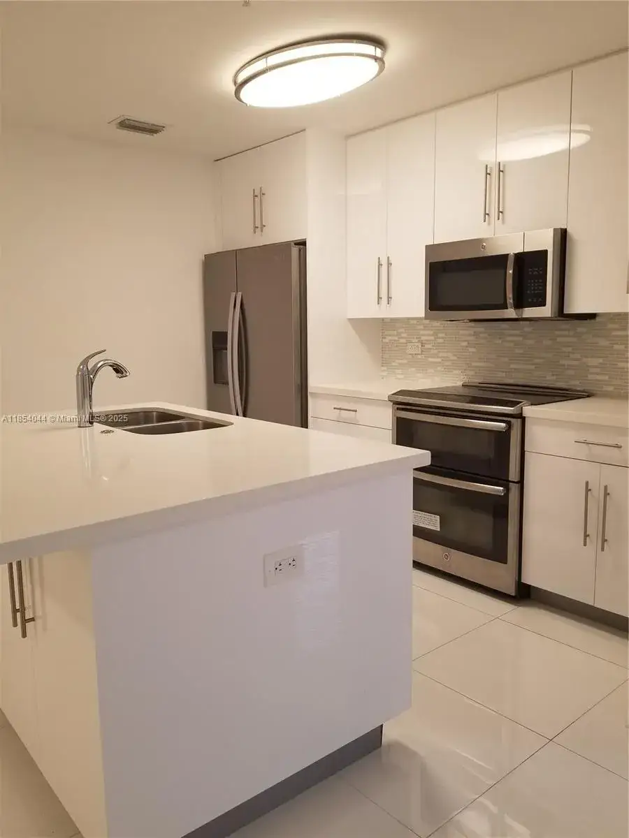 2 bedroom 2 bath Residential for sale at 2651 NE 212th Ter # 103, Miami FL 33180