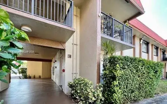 1 bedroom 1 bath Residential for sale at 10401 SW 108th Ave # 136, Miami FL 33176