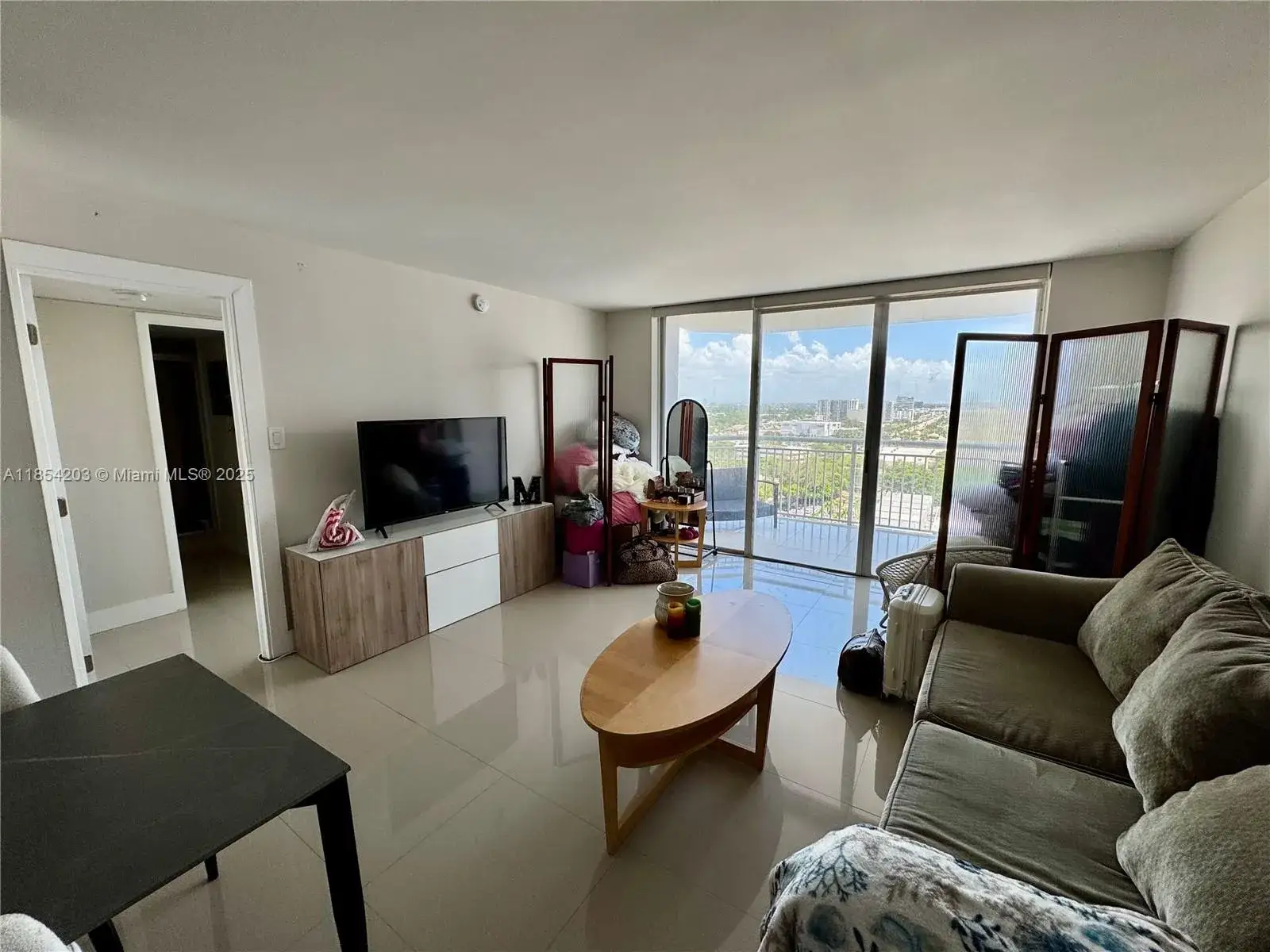 1 bedroom 1 bath Residential for sale at 18011 Biscayne Blvd # 1802, Aventura FL 33160