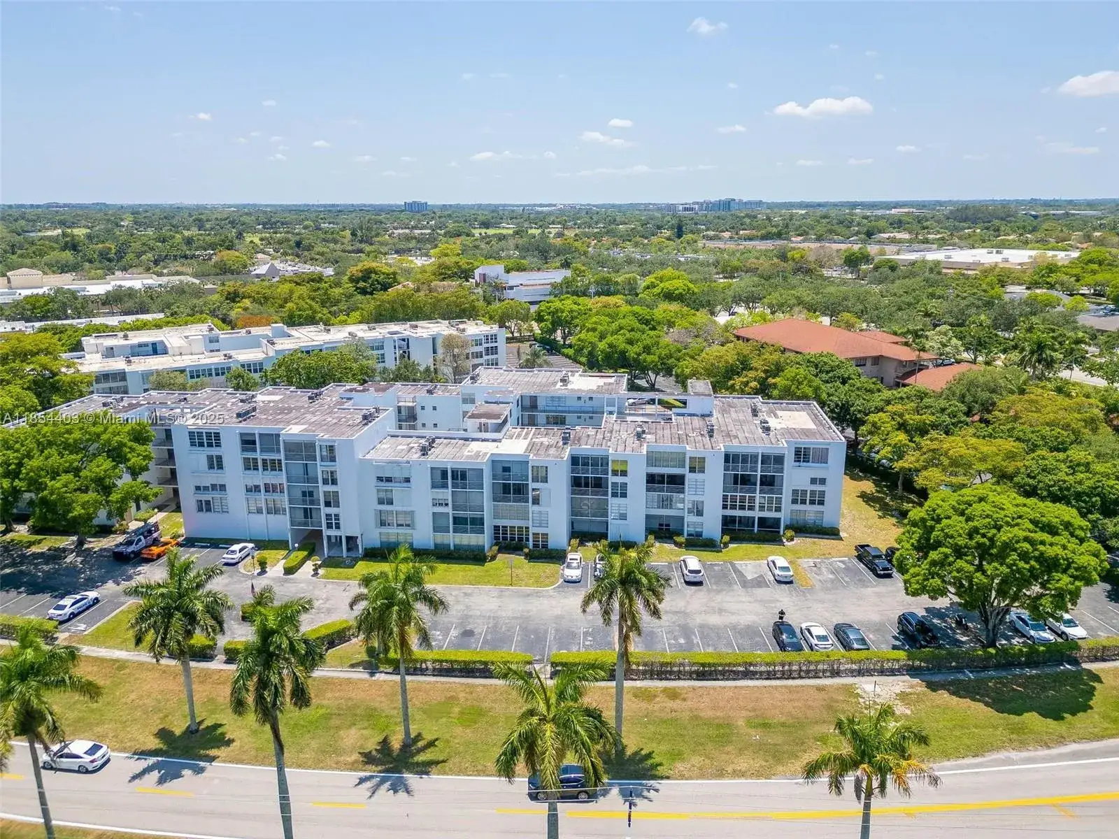 2 bedroom 1 bath Residential for sale at 6923 Cypress Rd # A15, Plantation FL 33317