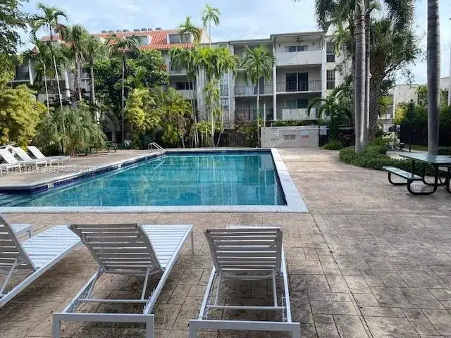 2 bedroom 2 bath Residential for sale at 6900 N Kendall Dr # A309, Pinecrest FL 33156