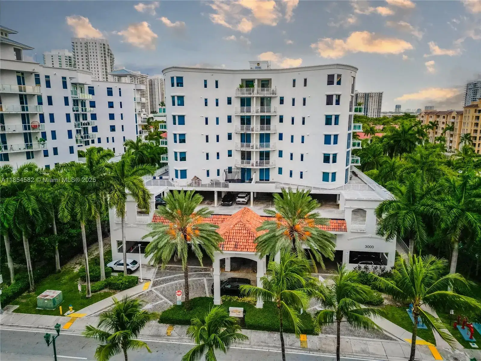 3 bedroom 2 bath Residential Lease for rent at 3000 NE 188th St # 701, Aventura FL 33180