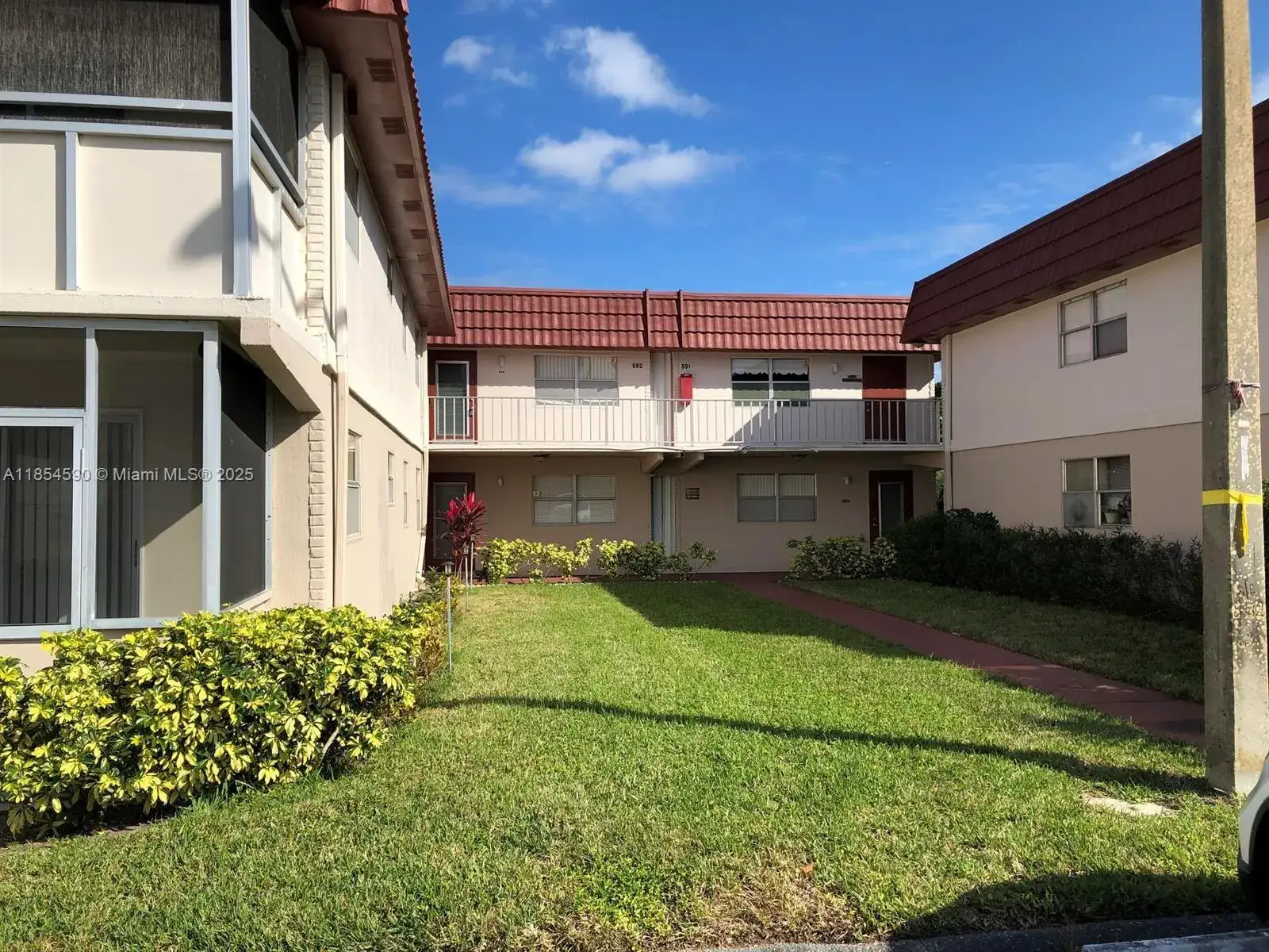 1 bedroom 1 bath Residential for sale at 591 Saxony M # 591, Delray Beach FL 33446
