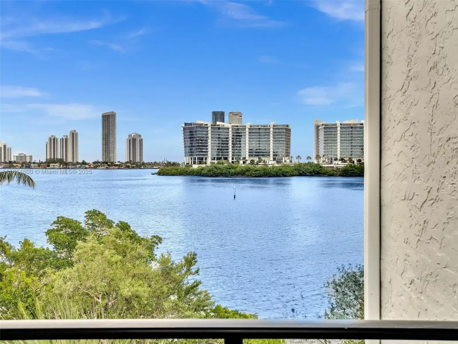 2 bedroom 2 bath Residential Lease for rent at 3255 NE 184th St # 12406, Aventura FL 33160