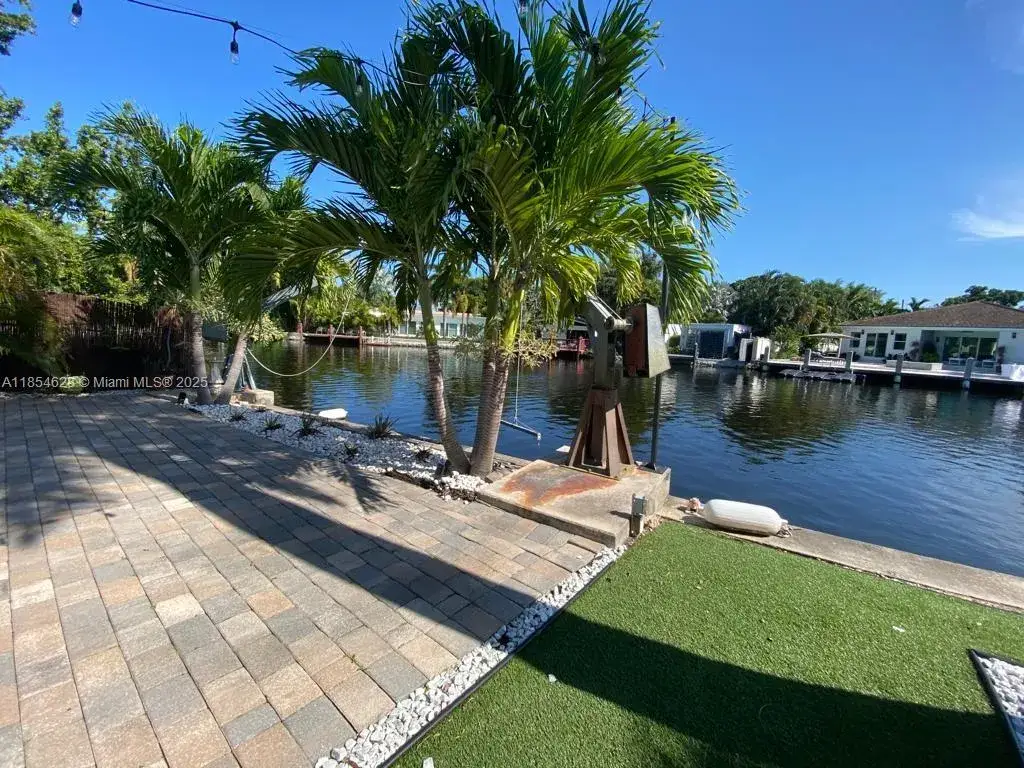 2 bedroom 2 bath Residential Lease for rent at 1350 NE 30th St # 0, Oakland Park FL 33334