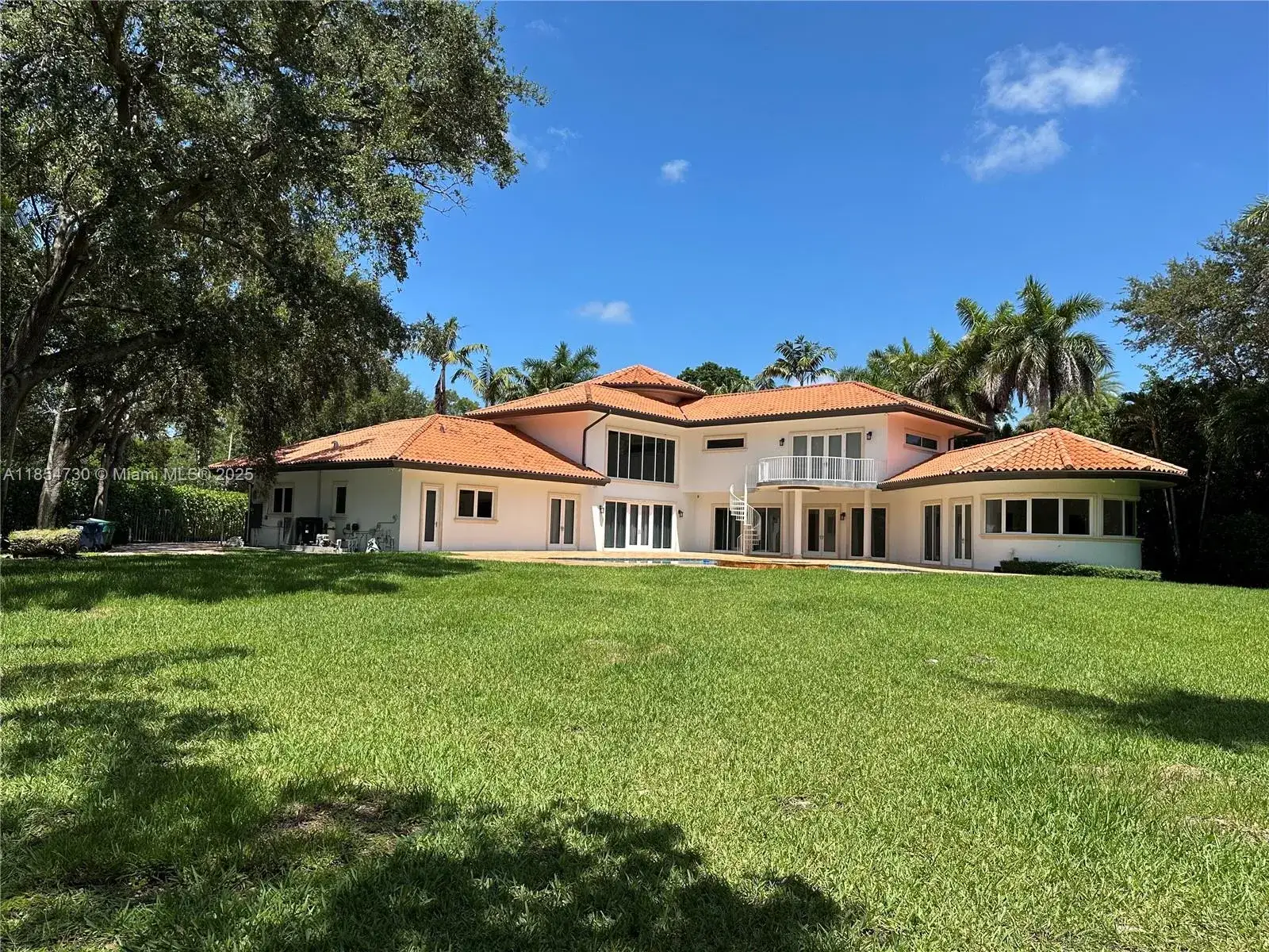 6 bedroom 4 bath Residential for sale at 10600 SW 69th Ave, Pinecrest FL 33156