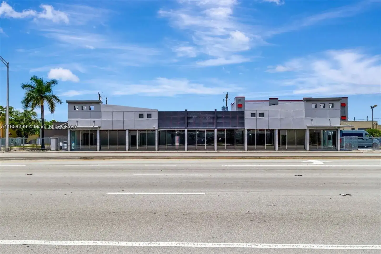 Commercial Sale for sale at 925 W Broward Blvd, Fort Lauderdale FL 33312