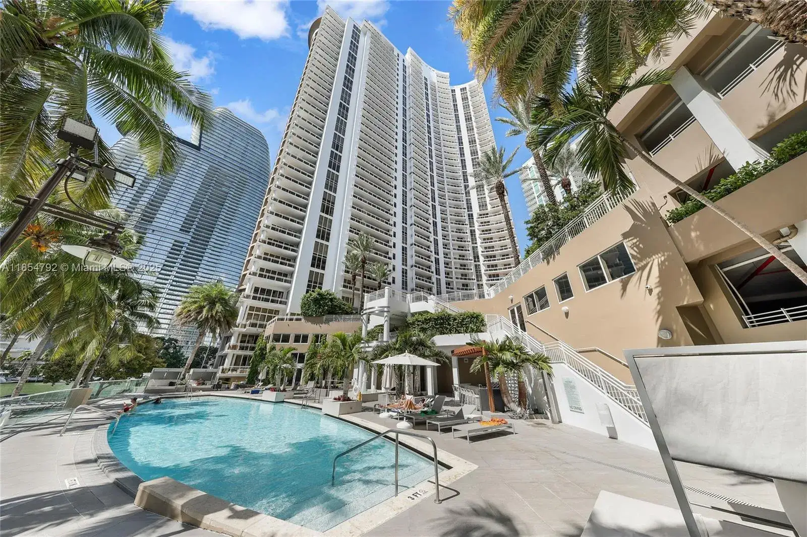 1 bedroom 1 bath Residential for sale at 901 Brickell Key Blvd # 3002, Miami FL 33131