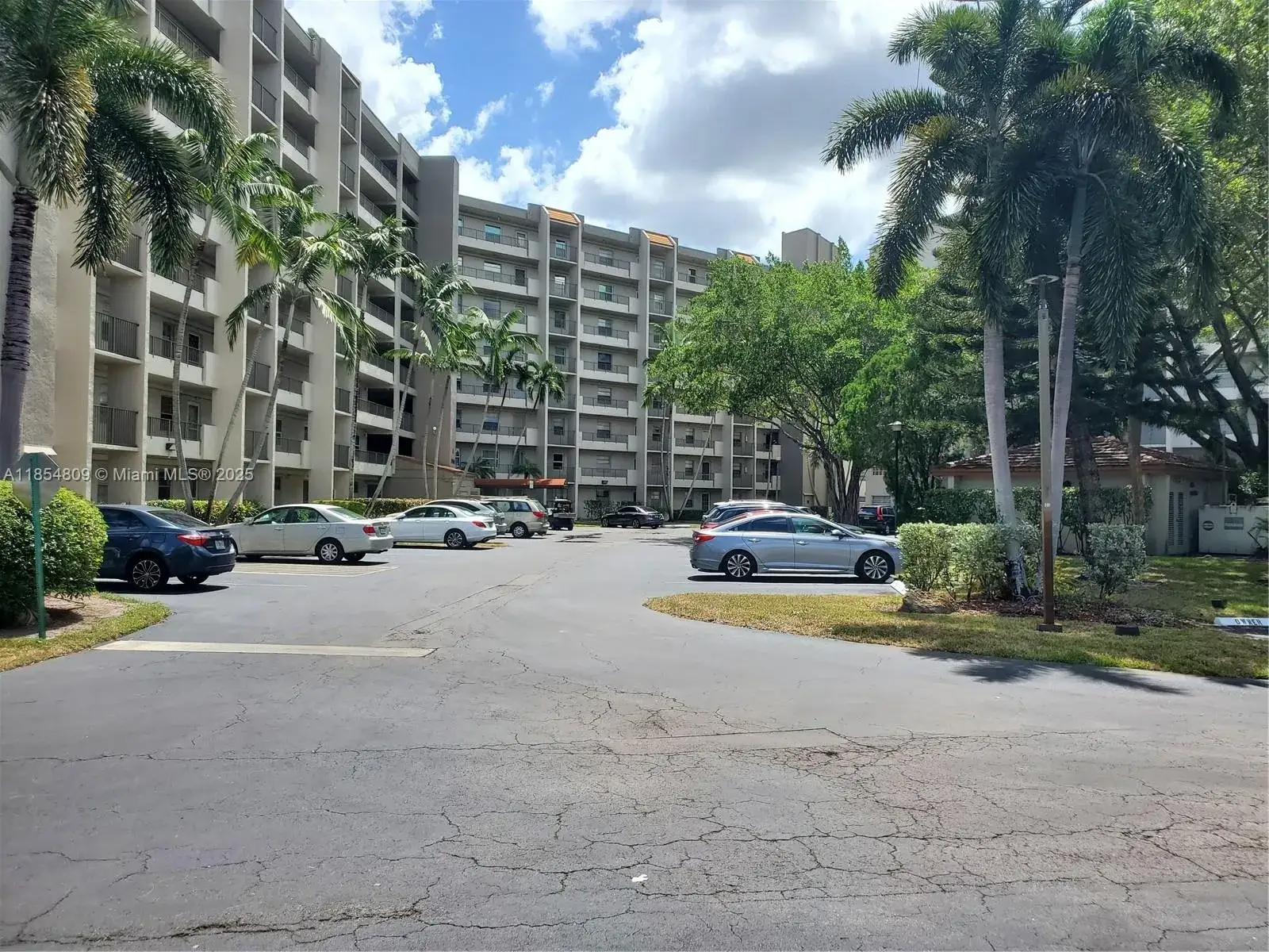 2 bedroom 2 bath Residential for sale at 3940 Inverrary Blvd # A, Lauderhill FL 33319
