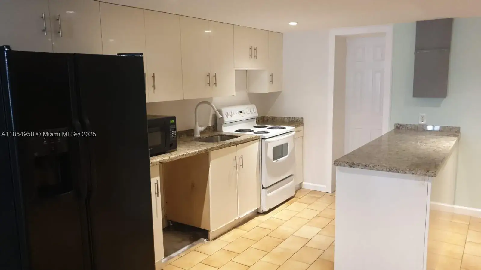 1 bedroom 1 bath Residential Lease for rent at 13210 NE 3rd Ave # R, North Miami FL 33161