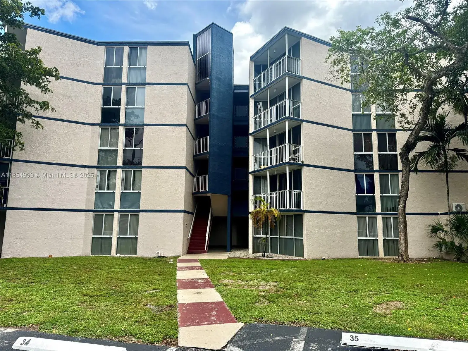 2 bedroom 2 bath Residential for sale at 7165 NW 186th St # A211, Hialeah FL 33015