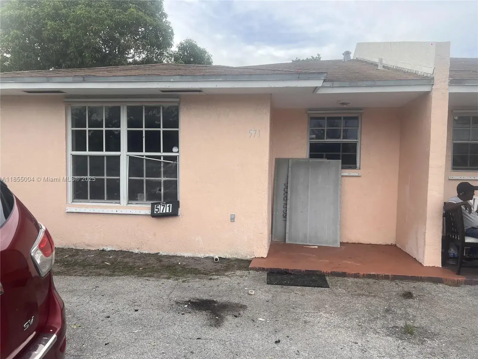 3 bedroom 1 bath Residential Lease for rent at 571 NE 136th St # 571, North Miami FL 33161