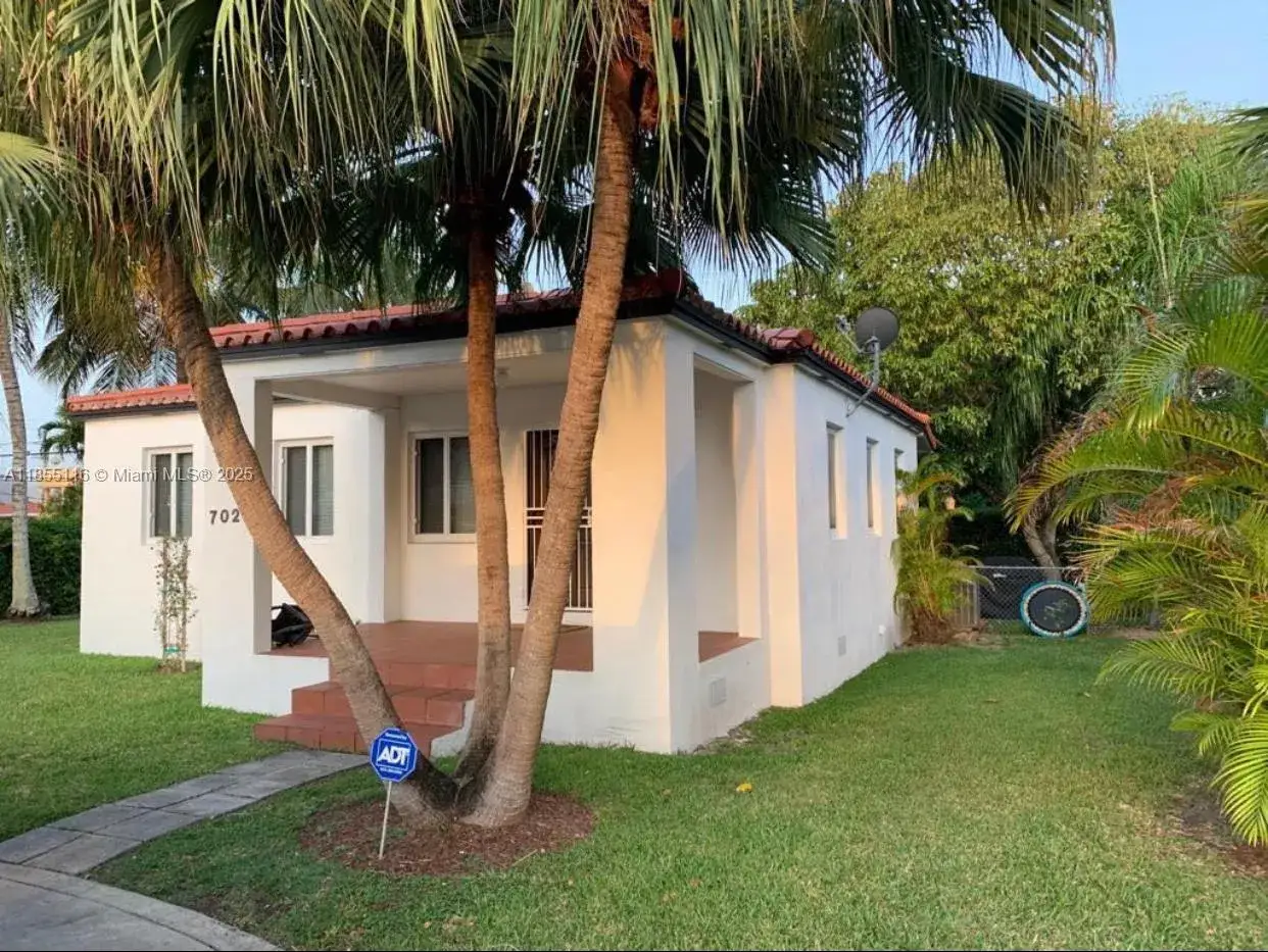 3 bedroom 1 bath Residential for sale at 702 Boabadilla St, Coral Gables FL 33134