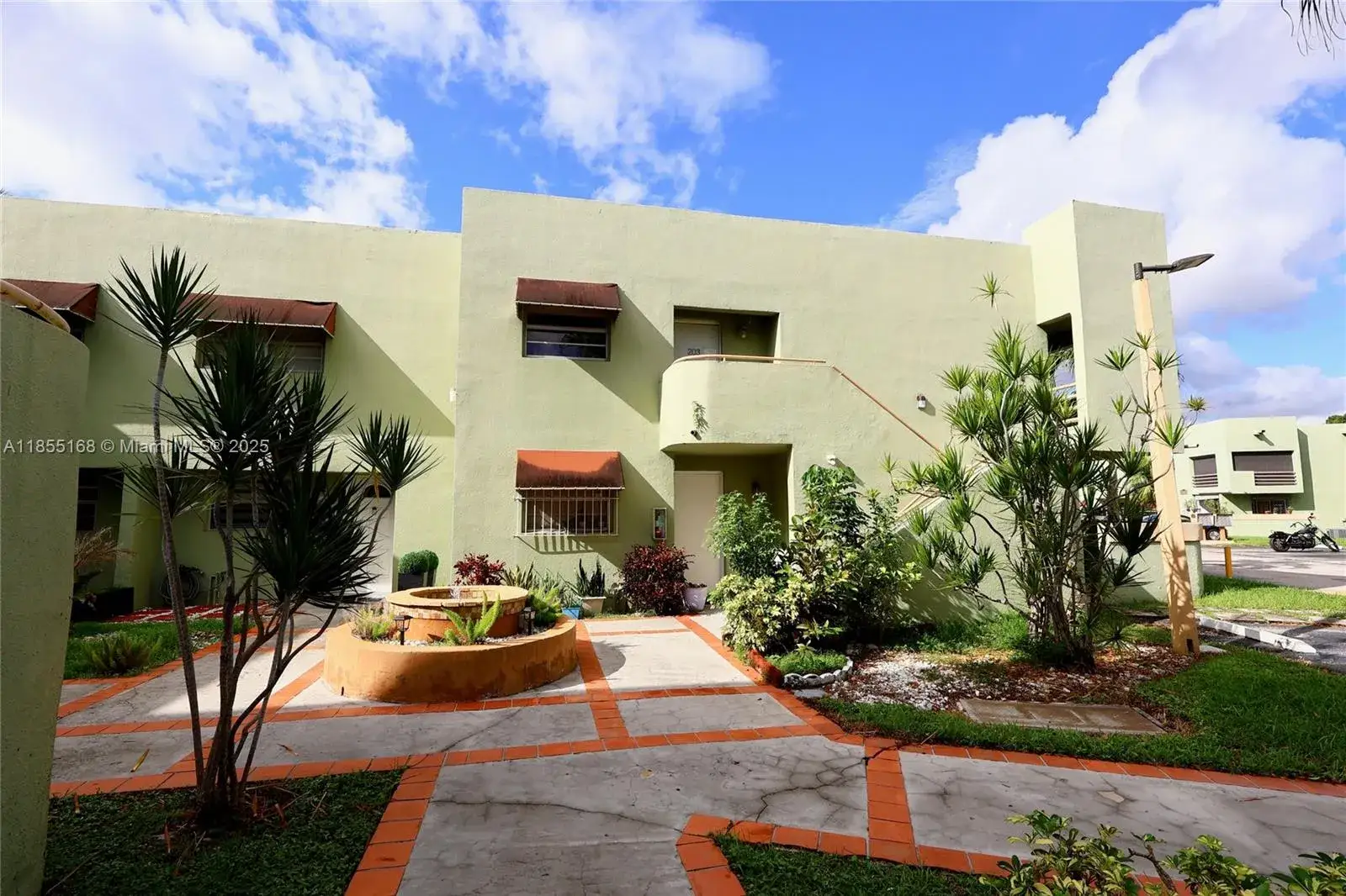 2 bedroom 2 bath Residential for sale at 11081 NW 7th St # 203, Miami FL 33172