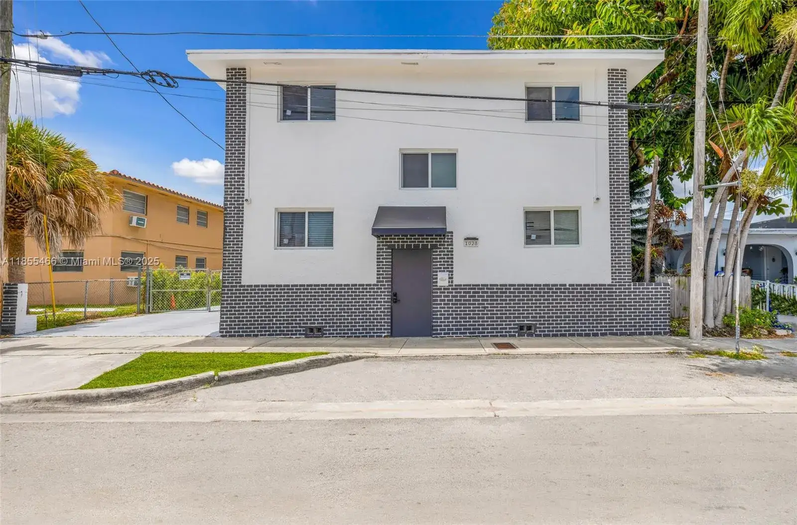 Commercial Sale for sale at 1028 SW 9th Ave, Miami FL 33130