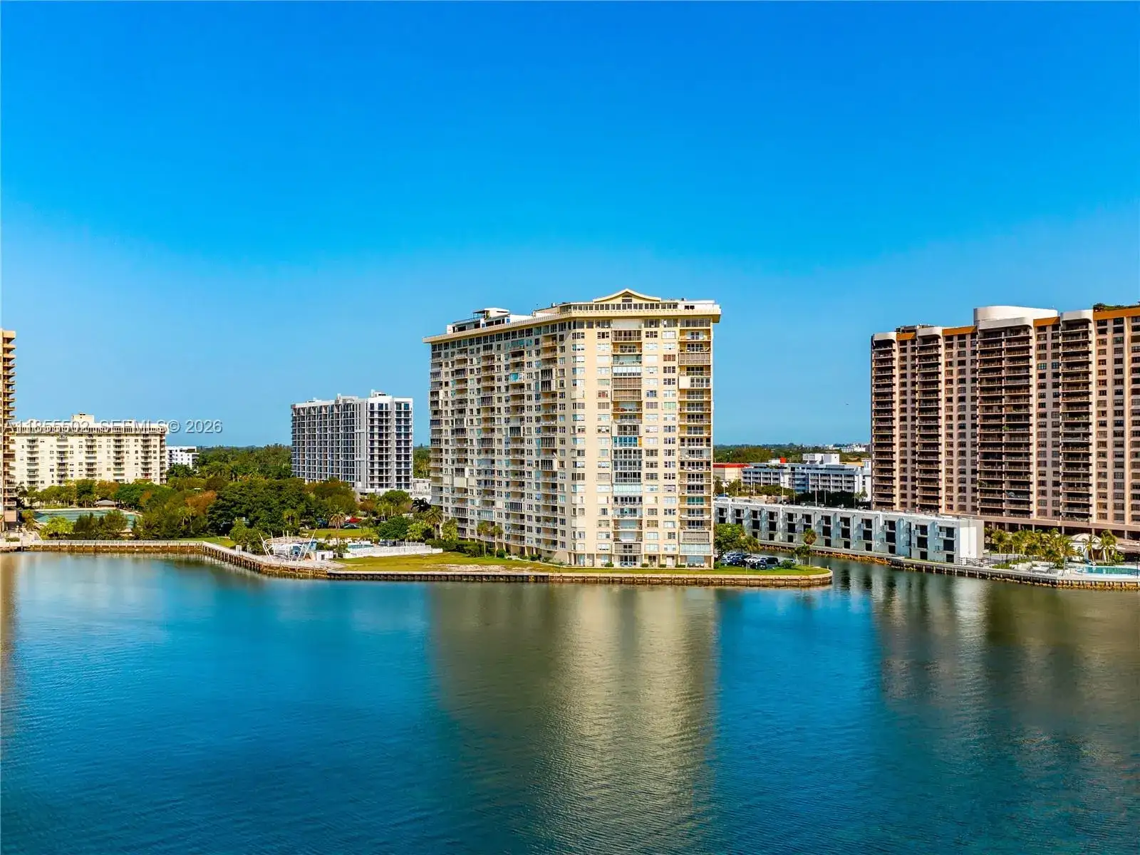 2 bedroom 2 bath Residential for sale at 11111 Biscayne Blvd # 912, Miami FL 33181