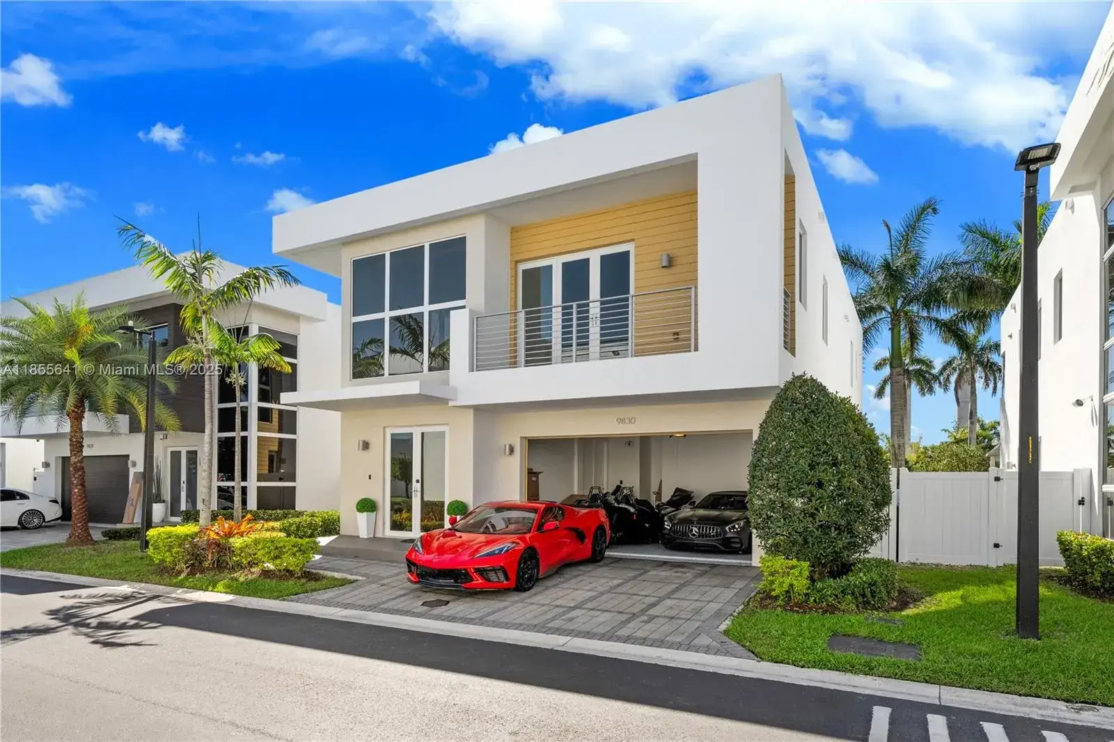 4 bedroom 4 bath Residential for sale at 9830 NW 74th Ter, Doral FL 33178