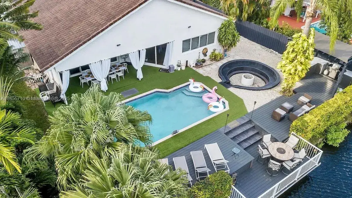 5 bedroom 3 bath Residential Lease for rent at 205 N 31st Ave # 1, Hollywood FL 33021