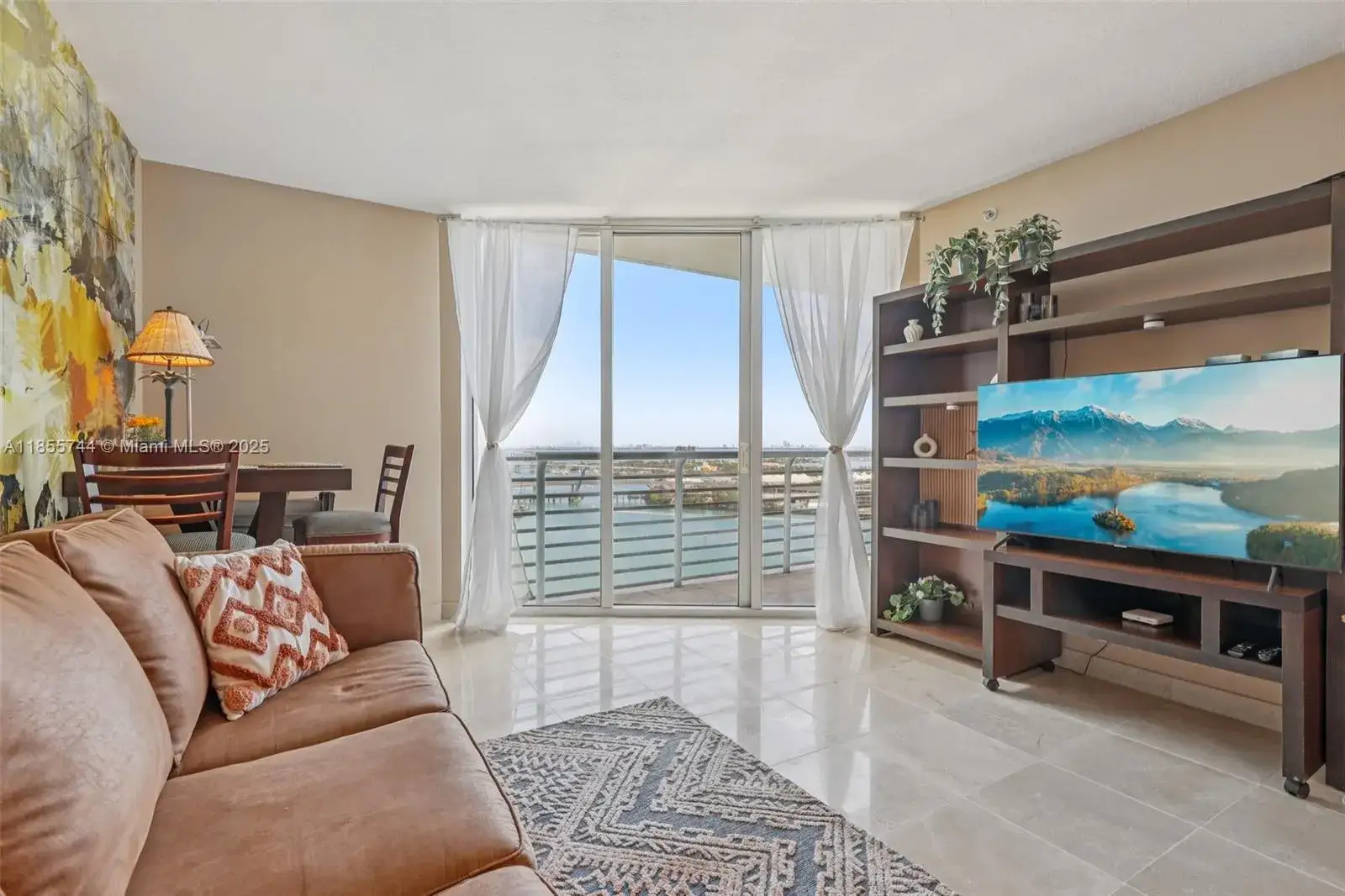 1 bedroom 1 bath Residential for sale at 335 S Biscayne Blvd # 2810, Miami FL 33131