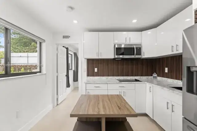 1 bedroom 1 bath Residential Lease for rent at 3125 NW 21st Ct # 02, Miami FL 33142