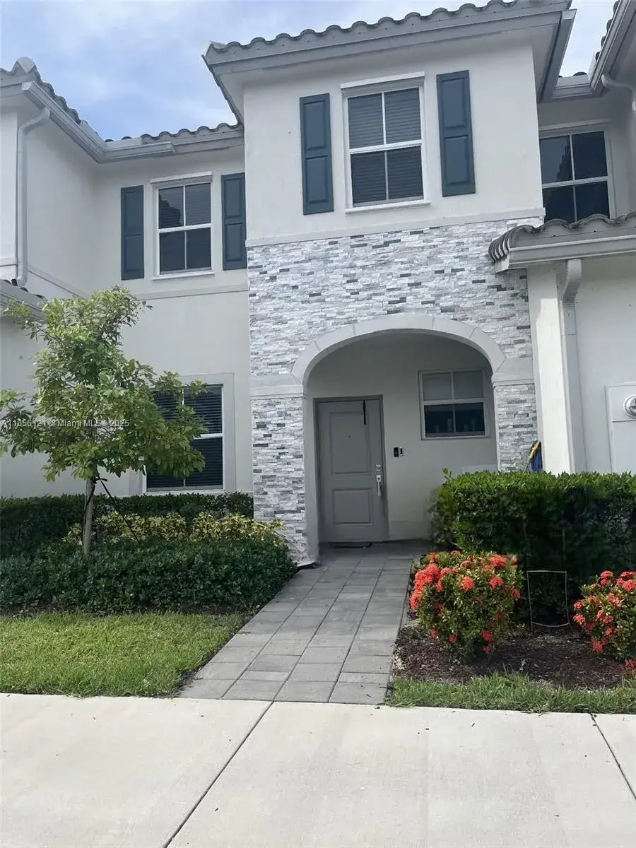 3 bedroom 2 bath Residential for sale at 1776 SE 27th Rd, Homestead FL 33035