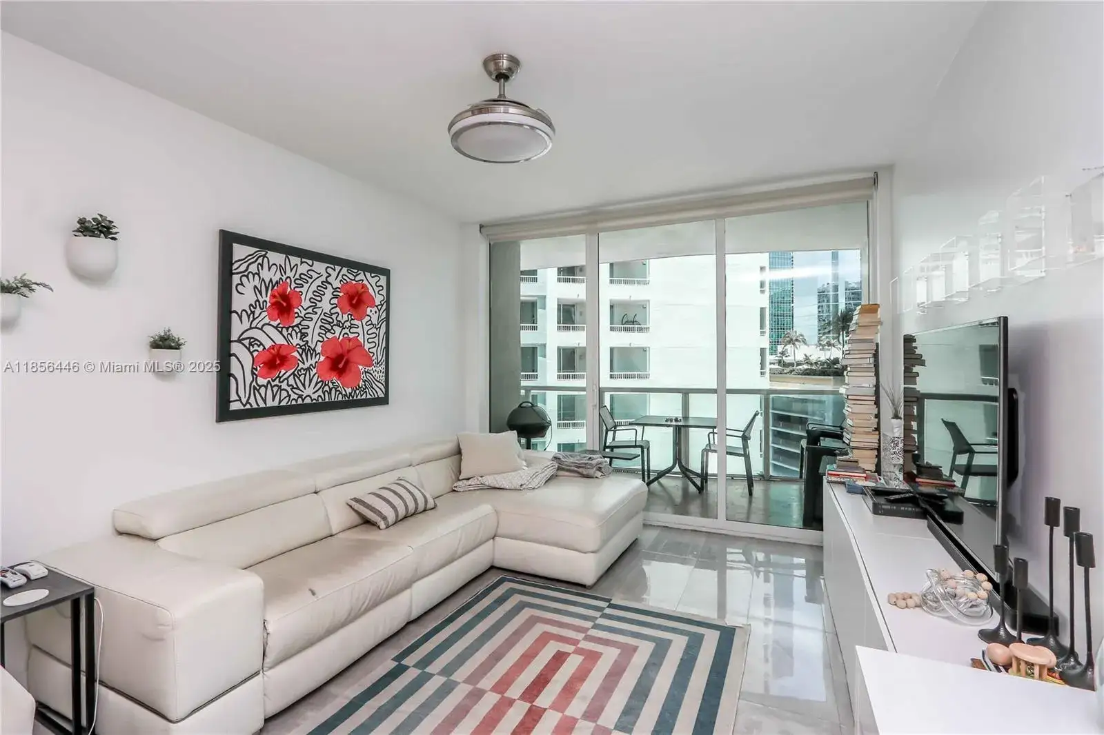 1 bedroom 1 bath Residential Lease for rent at 218 SE 14th St # 1406, Miami FL 33131
