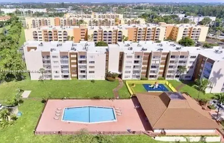 2 bedroom 2 bath Residential for sale at 6950 Miami Gardens Dr # 508, Hialeah FL 33015