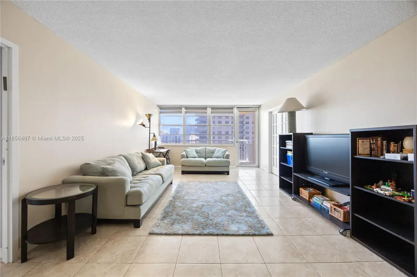2 bedroom 2 bath Residential for sale at 251 174th St # 812, Sunny Isles Beach FL 33160