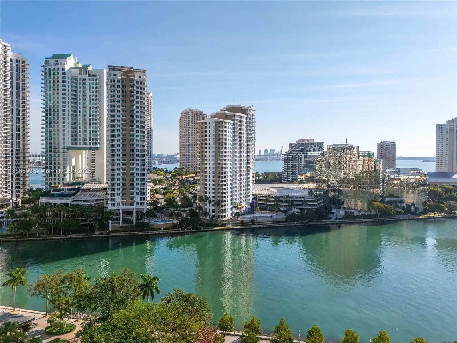 1 bedroom 1 bath Residential for sale at 701 Brickell Key Blvd # 707, Miami FL 33131