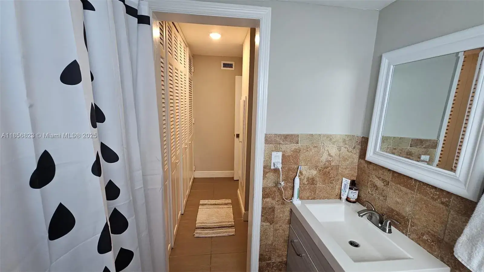 2 bedroom 2 bath Residential Lease for rent at 1631 NE 114th St # 109, Miami FL 33181