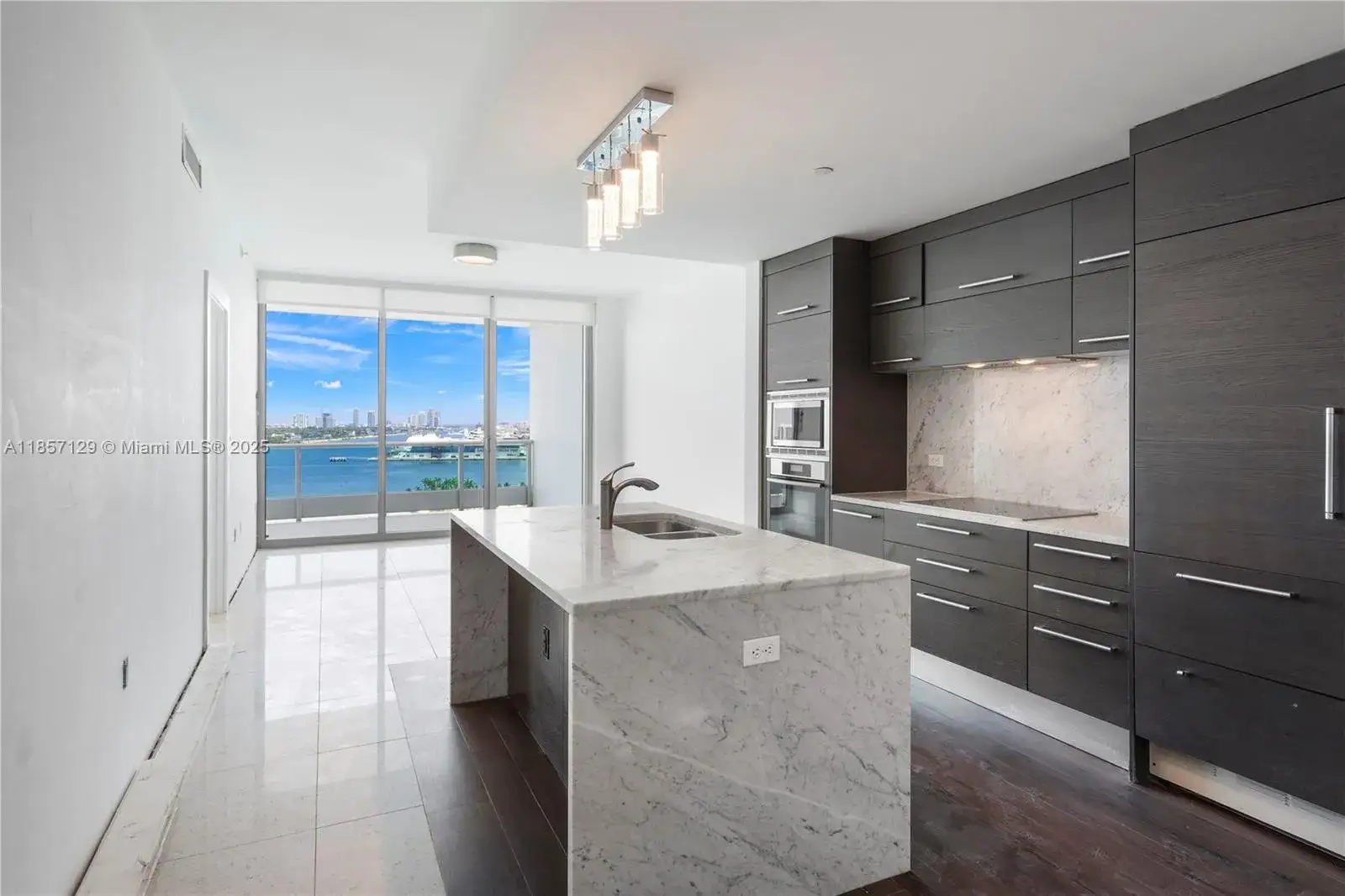 1 bedroom 1 bath Residential Lease for rent at 900 Biscayne Blvd # 1907, Miami FL 33132