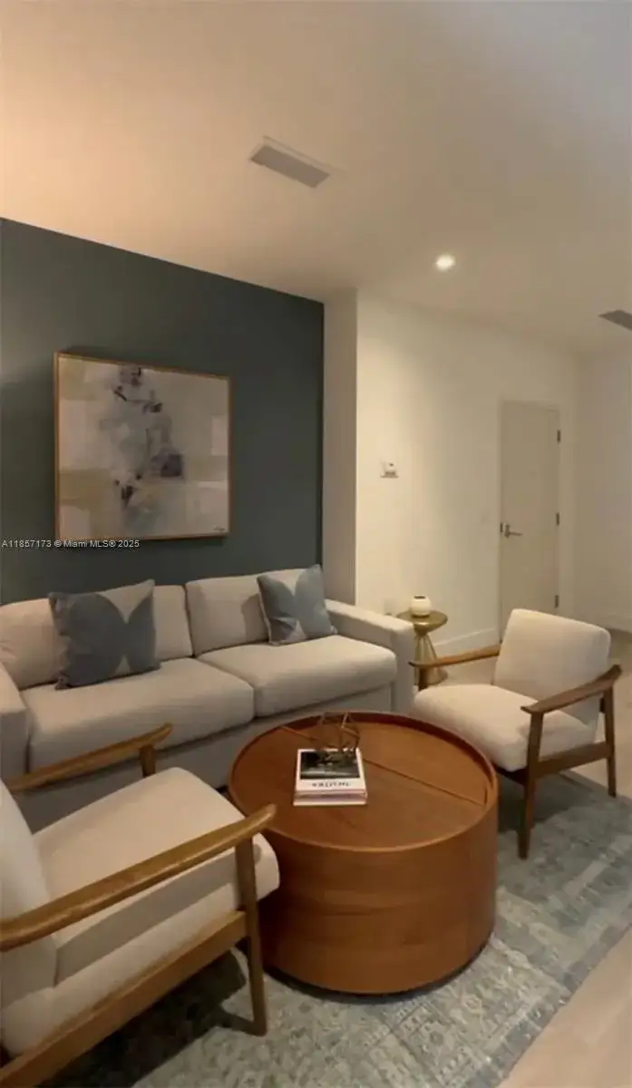 1 bedroom 1 bath Residential for sale at 229 SW 9th St # 403, Miami FL 33130