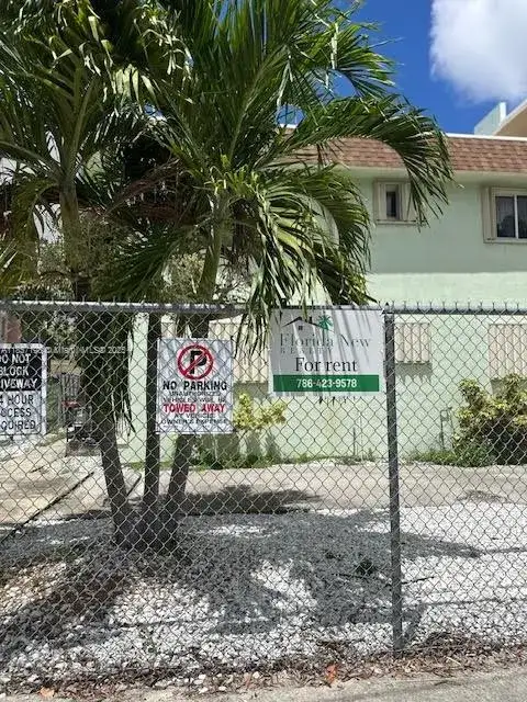 2 bedroom 1 bath Residential Lease for rent at 220 NW 7th Ave # 1, Miami FL 33128