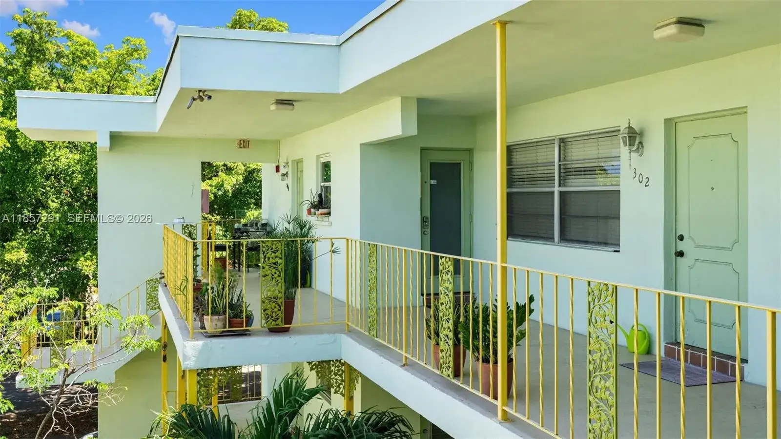 1 bedroom 1 bath Residential Lease for rent at 2031 Dewey St # 302, Hollywood FL 33020