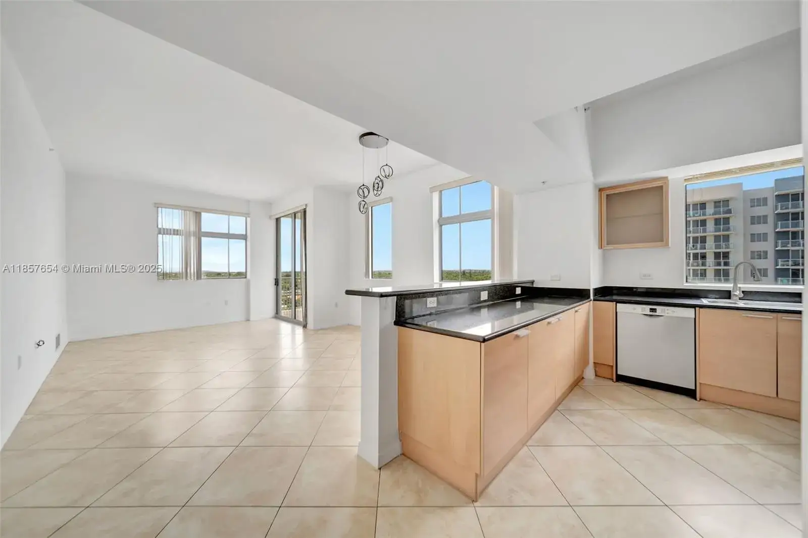 3 bedroom 3 bath Residential for sale at 140 S Dixie Hwy, Hollywood FL 33020